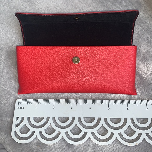 Guess Red Sunglasses Case - Picture 2 of 6